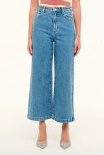 Load image into Gallery viewer, Abrand 94 Wide Crop Maya Clean Jeans
