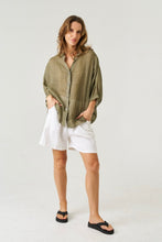 Load image into Gallery viewer, Worthier Carter Linen Shirt Olive

