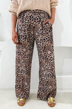 Load image into Gallery viewer, Shella Relaxed Pants Leopard
