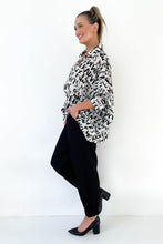Load image into Gallery viewer, Letter Print Shirt White
