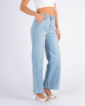 Load image into Gallery viewer, Evie Wide Leg Jeans
